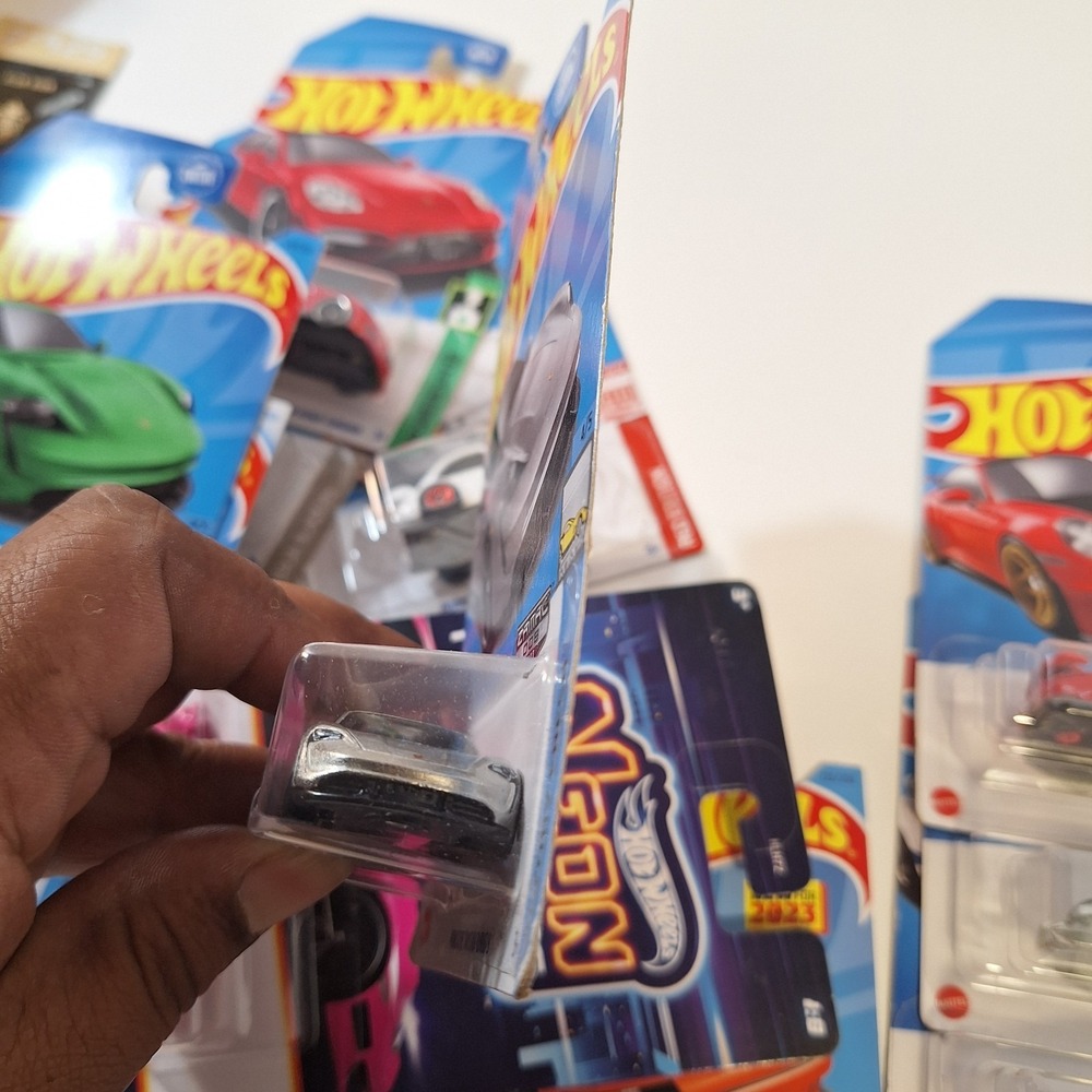 Hot Wheels‎ 12 Porsche Zamac Neon Speeders & Matchbox & Target Red Edition - Picture 15 of 16